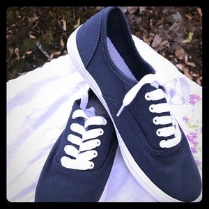 Mossimo Emilee Lace-Up Canvas Sneakers